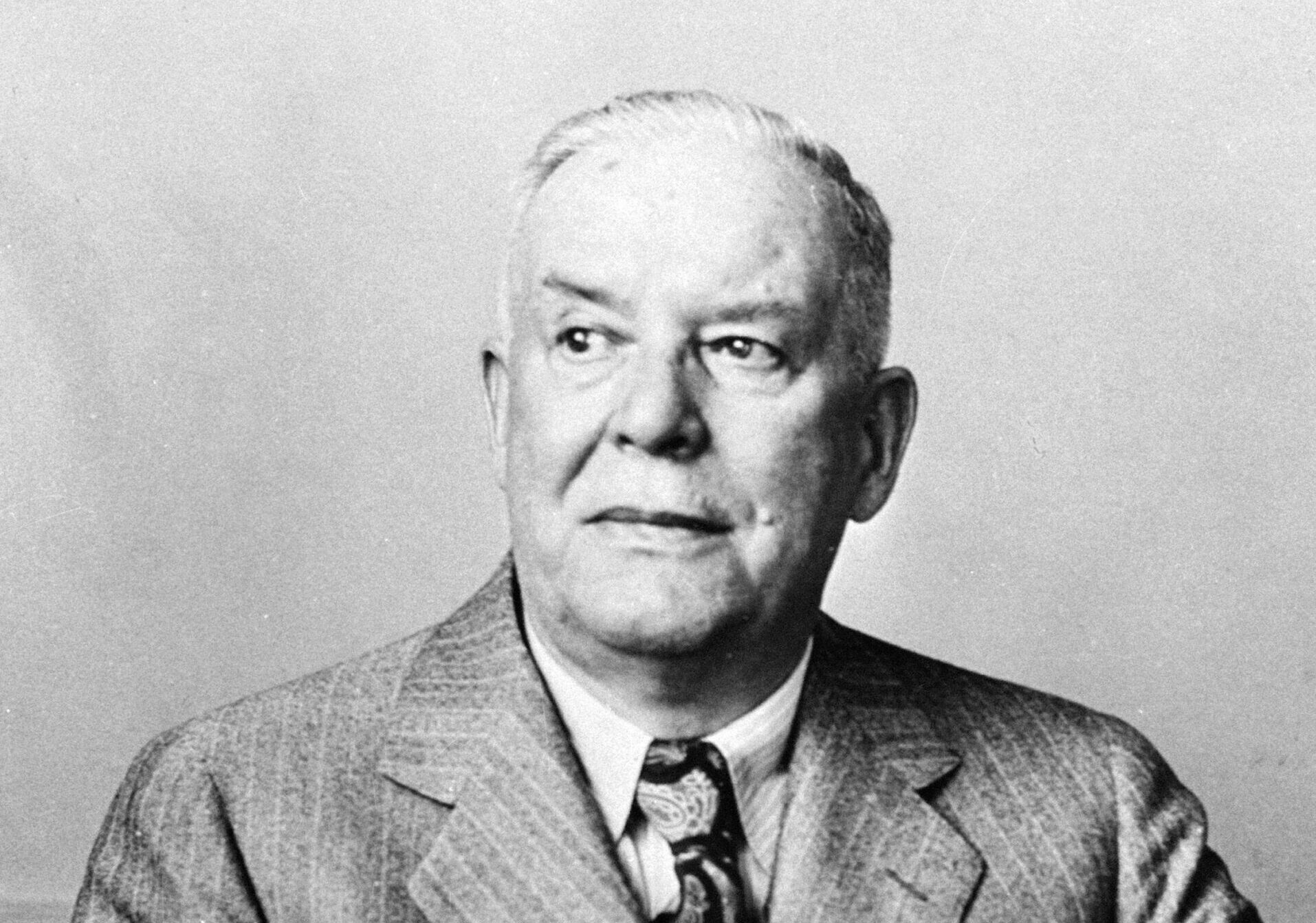 Dead Poets Live: Wallace Stevens
